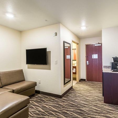 Cobblestone Hotel & Suites Hartford Exterior foto