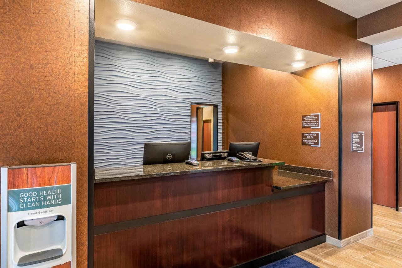 Cobblestone Hotel & Suites Hartford Exterior foto