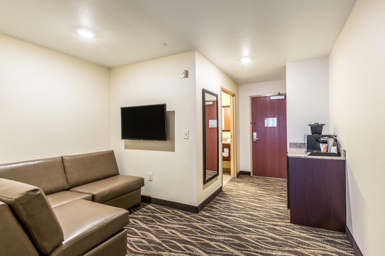 Cobblestone Hotel & Suites Hartford Exterior foto
